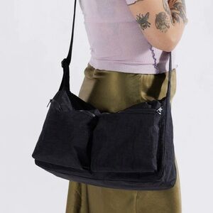 NWT: baggu large cargo crossbody (in black)